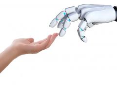 Bild auf dem isch zwei Hände begegnen, eine ist Menschlich, die andere von einem Roboter